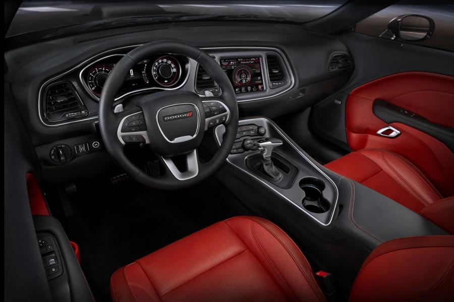  Dodge Challenger SXT 2015 года  (фото 25 из 59)